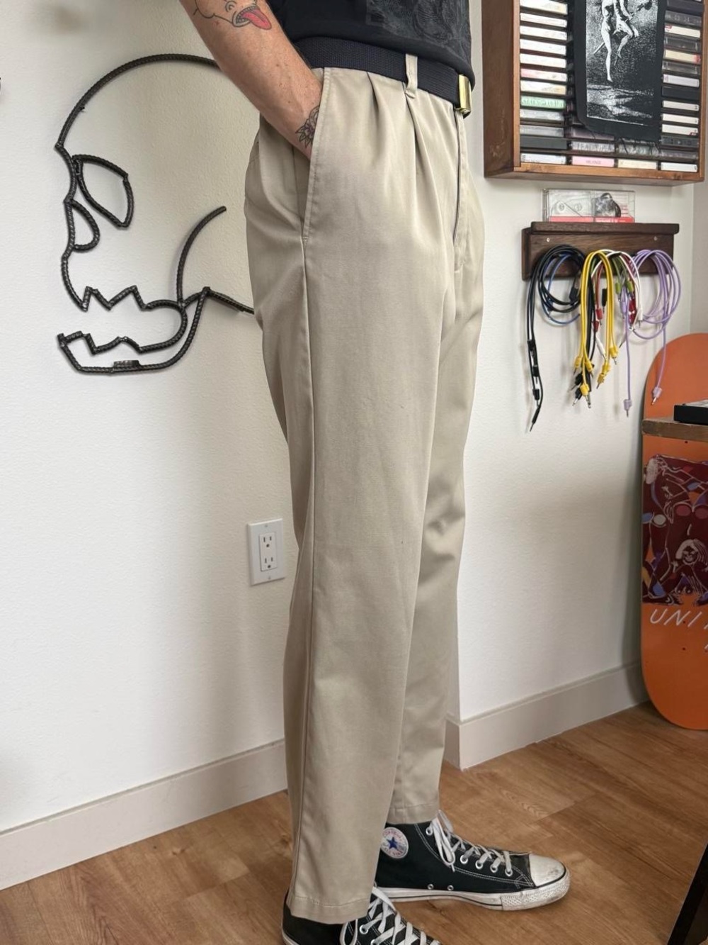 Vintage 2000s Khaki High Waisted Pleated Trousers ~ 35 x 30 - Picture 2 of 7